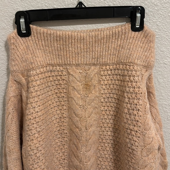 Sleeping on Snow. Size XS. Sweater. Off the shoulder - Picture 2 of 4